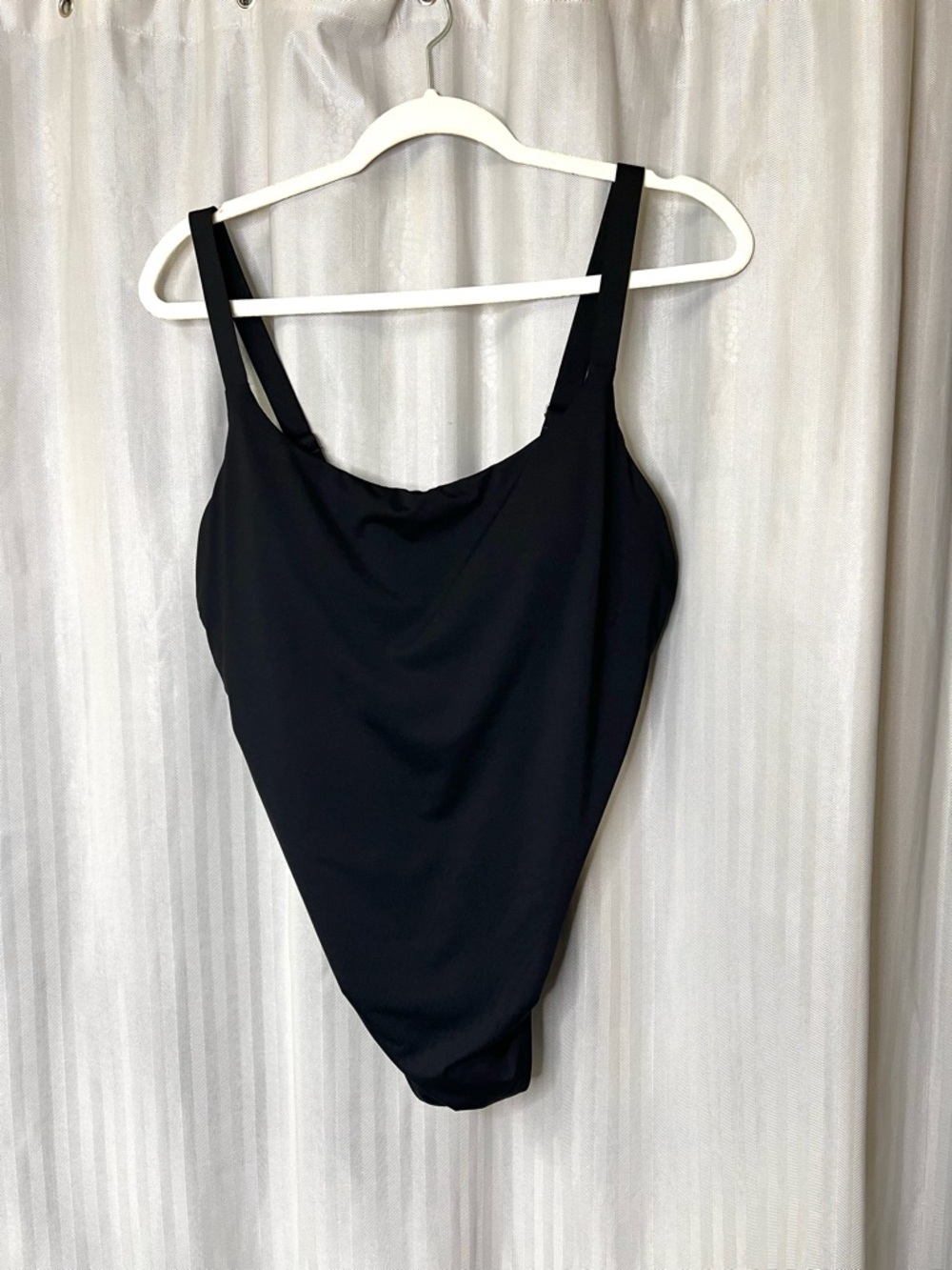 Athleta Classic Black women’s One-Piece Swimsuit - Black L/T